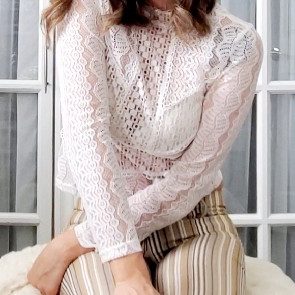 White lace top - Picture 2 of 7